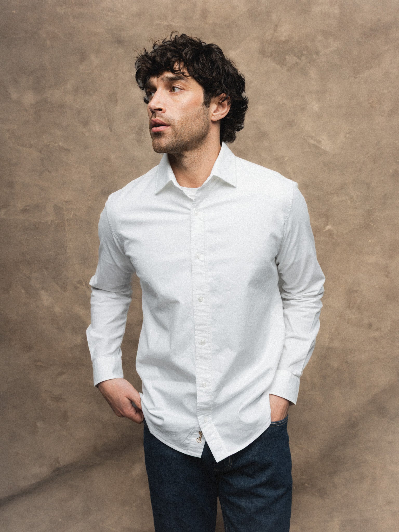 Modelshot / White / Detail